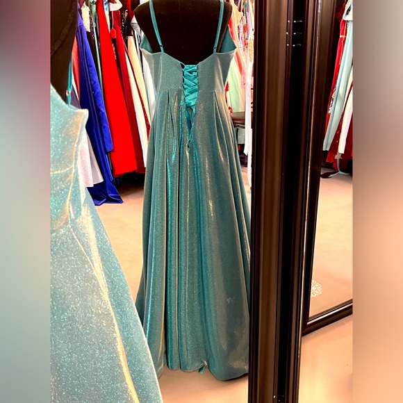 Long dress - Picture 2 of 3